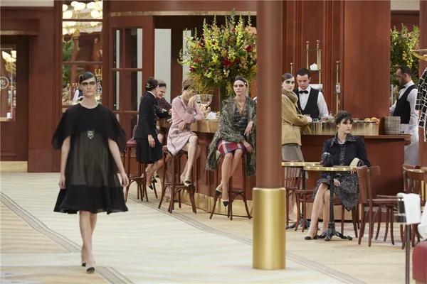 颠覆传统设计的时装秀,让你惊艳的时装秀场布置