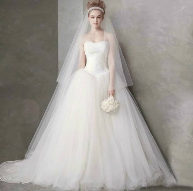 不同婚庆风格如何选婚纱,缎面婚纱婚礼场地