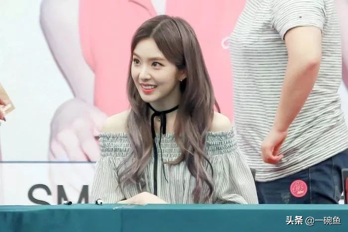 黄皮染什么发色显白,烫发显白发色2020流行色黑黄皮