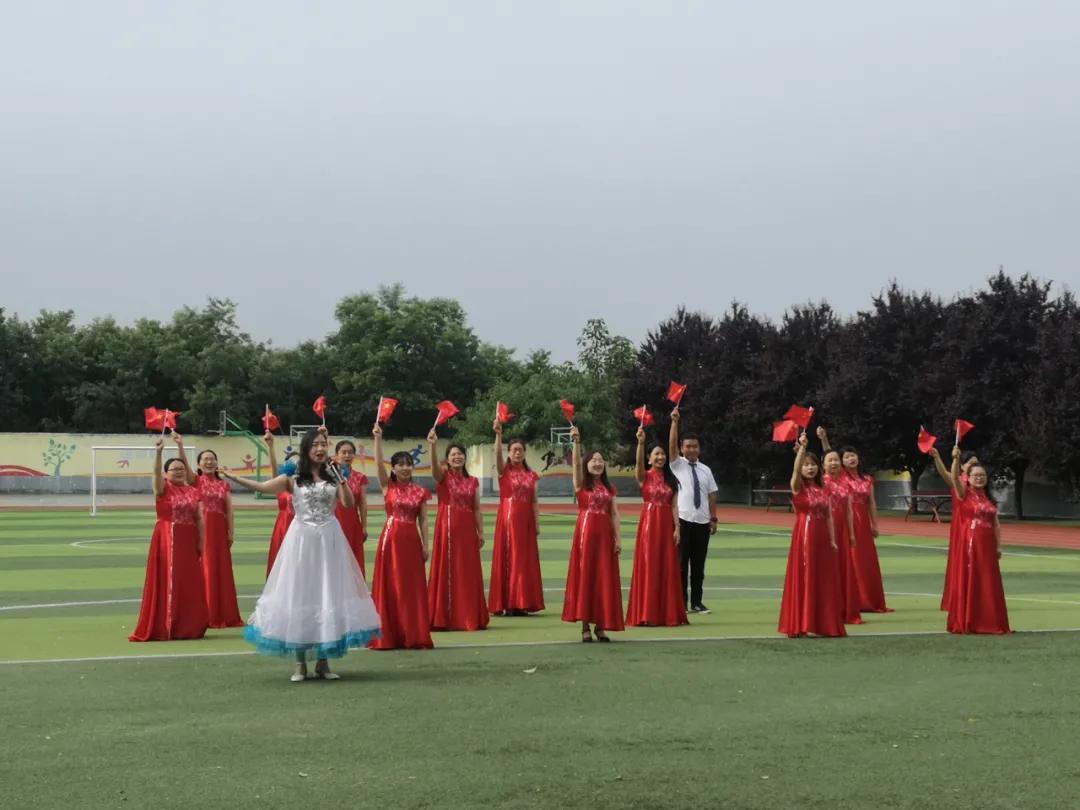 沐浴在党的阳光下幸福成长,沐浴在党的阳光下