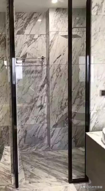 岩板选择卡拉拉塔白还是鱼肚白,卡拉拉白通体大理石