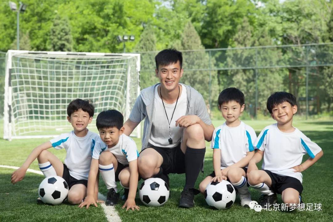 千万别让您的小孩错过足球