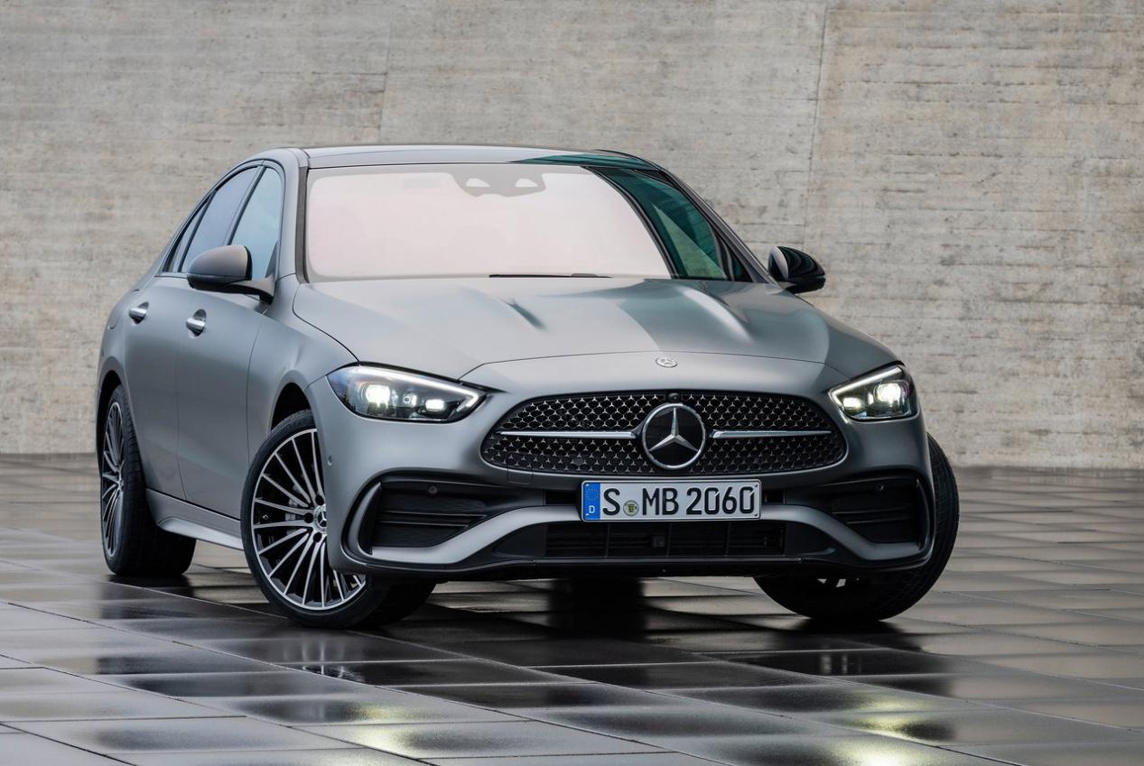 奔驰c63v8全新,告别v8下代amgc63或使用4缸发动机