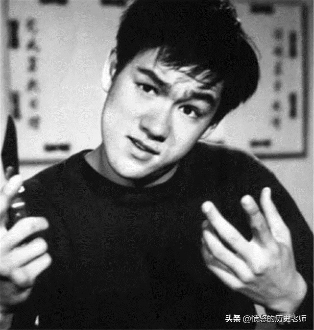 珍贵老照片：穿西装的希特勒、下跪的清政府、原*弹子**爆炸的场面