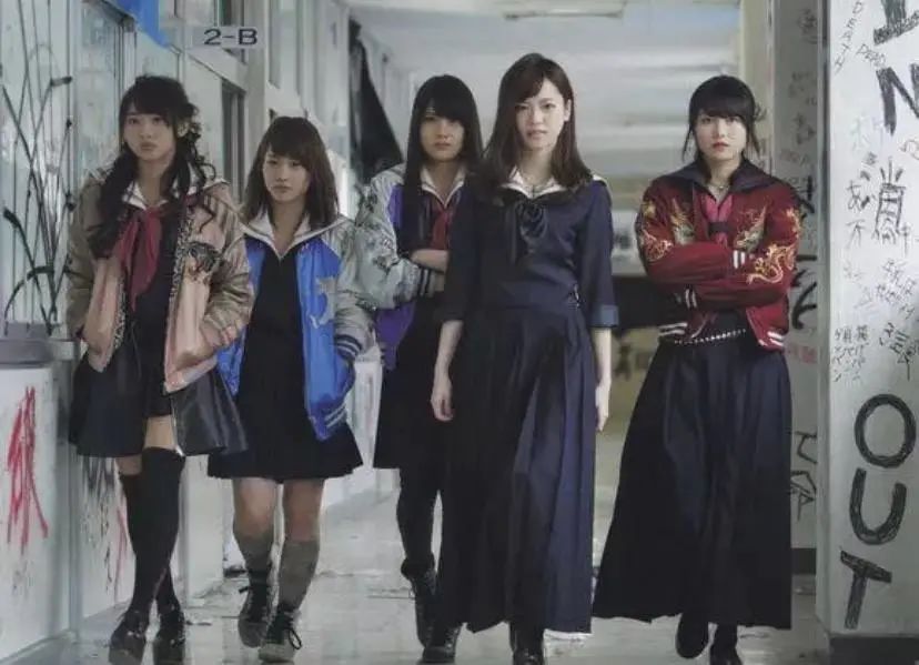 “可怕，中国女孩被JK制服绑架了”