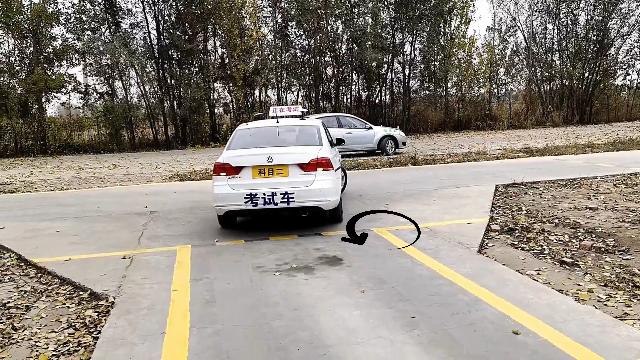 库口没有虚线的倒车入库怎么练习?用手一比划,100分一把过