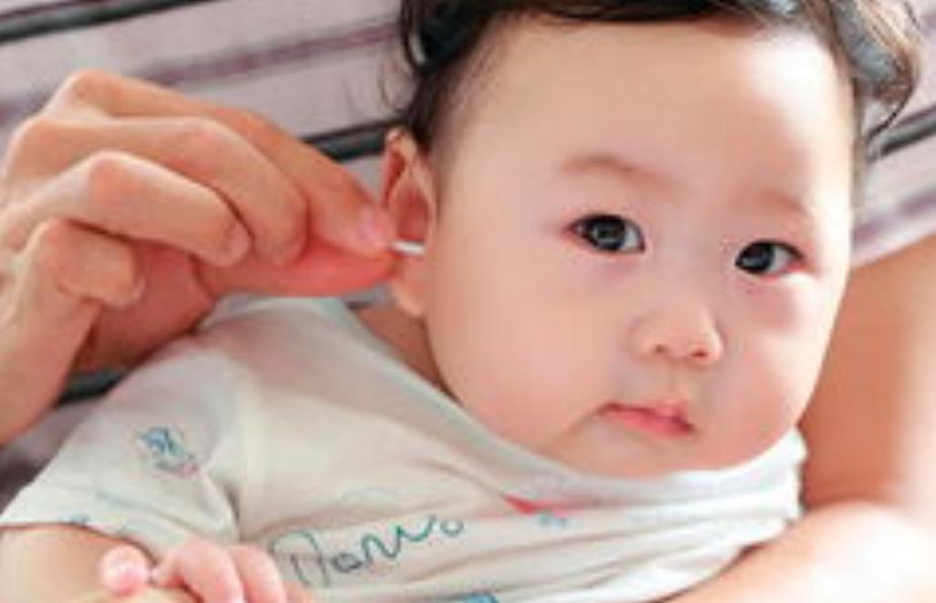 新生儿耳朵有个小孔正常吗,为什么新生儿宝宝耳朵有洞
