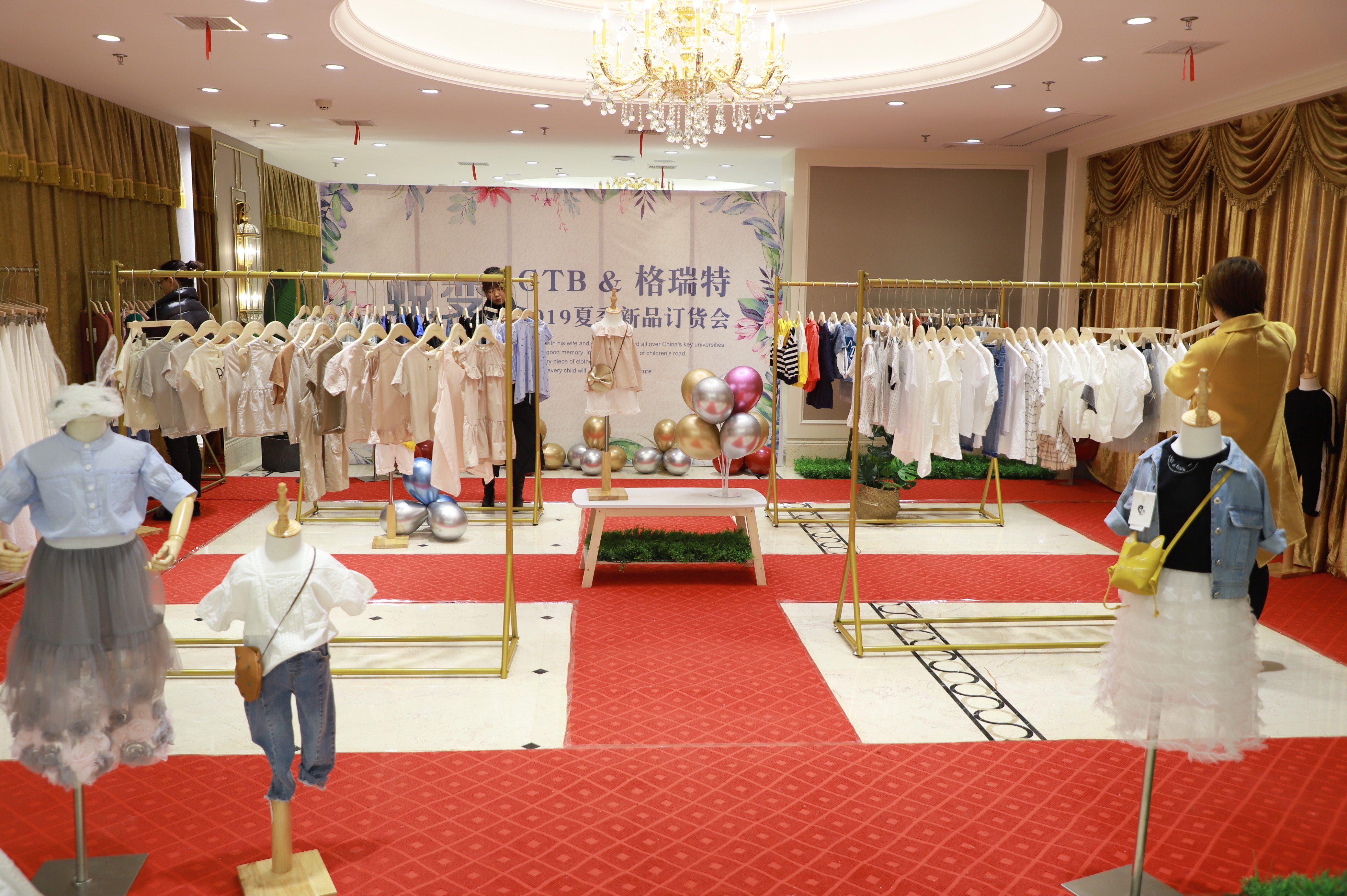 散货童装店怎么经营,童装店做散货还是品牌货