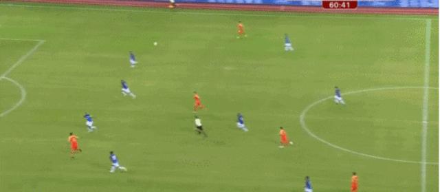 一点儿不好笑，蹴鞠老板停球出界算什么，国脚停球失误才叫业余