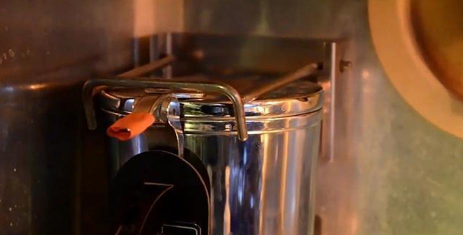 美国空军买8883元天价电热水壶，美国网友：我给你推荐个76的！