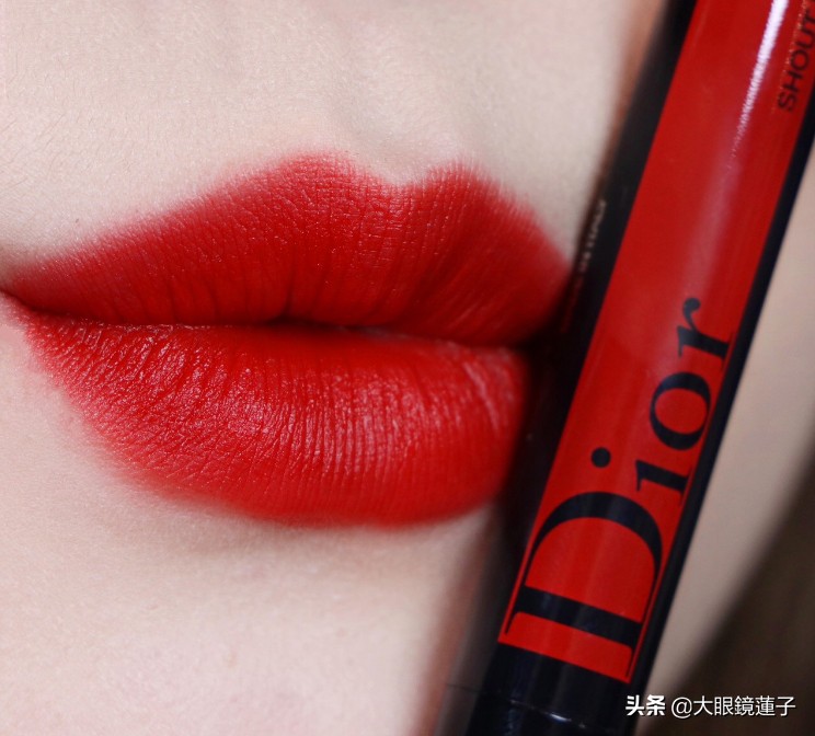 玩转这一季唇上风彩，迪奥新品限定唇膏笔