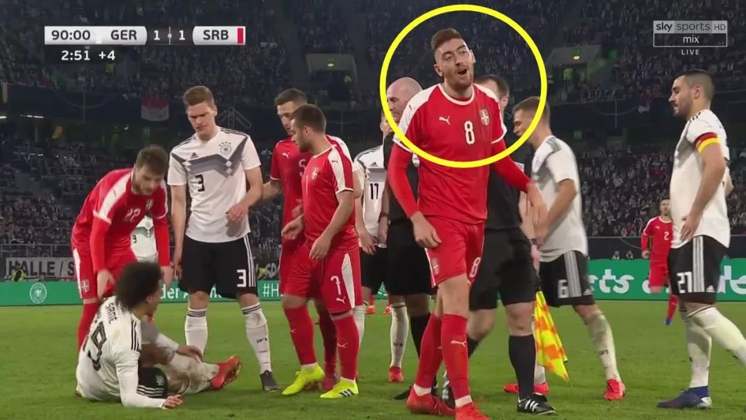 萨内被犯规,萨内被踩脚踝