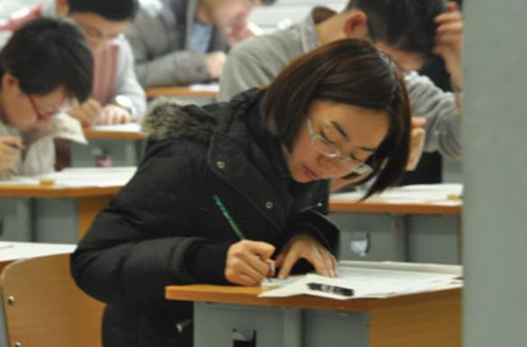 公务员申论得高分字体样板,公务员申论考题排版