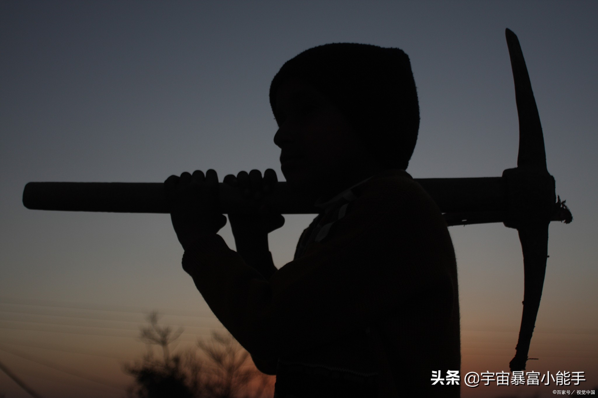 自卑人际关系怎么处理,怎样才能摆脱自卑