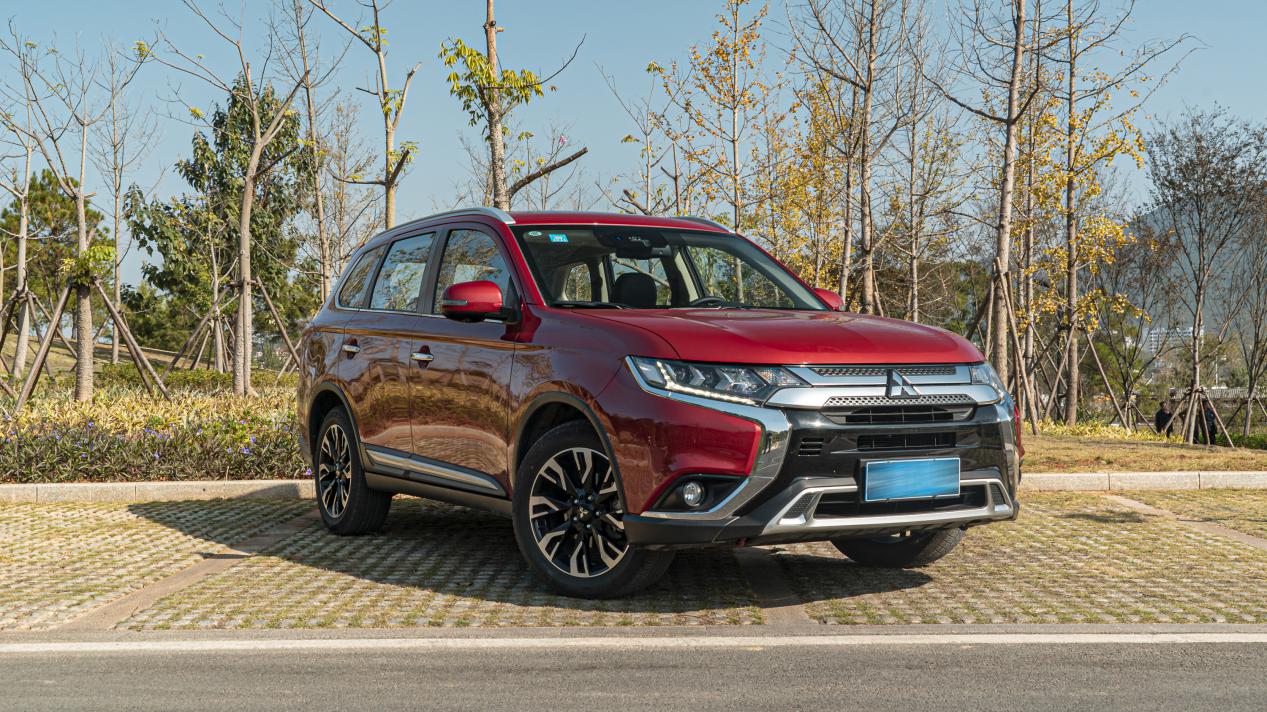 动力好底盘稳操控好的车,动力强操控好底盘扎实的几款车