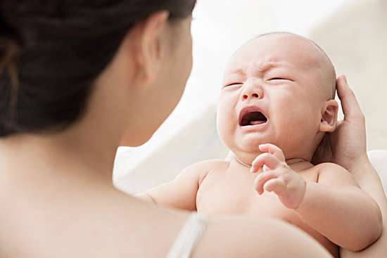 天惶惶地惶惶，我家有个夜哭郎，“夜哭郎”的宝宝，爸妈怎么办？