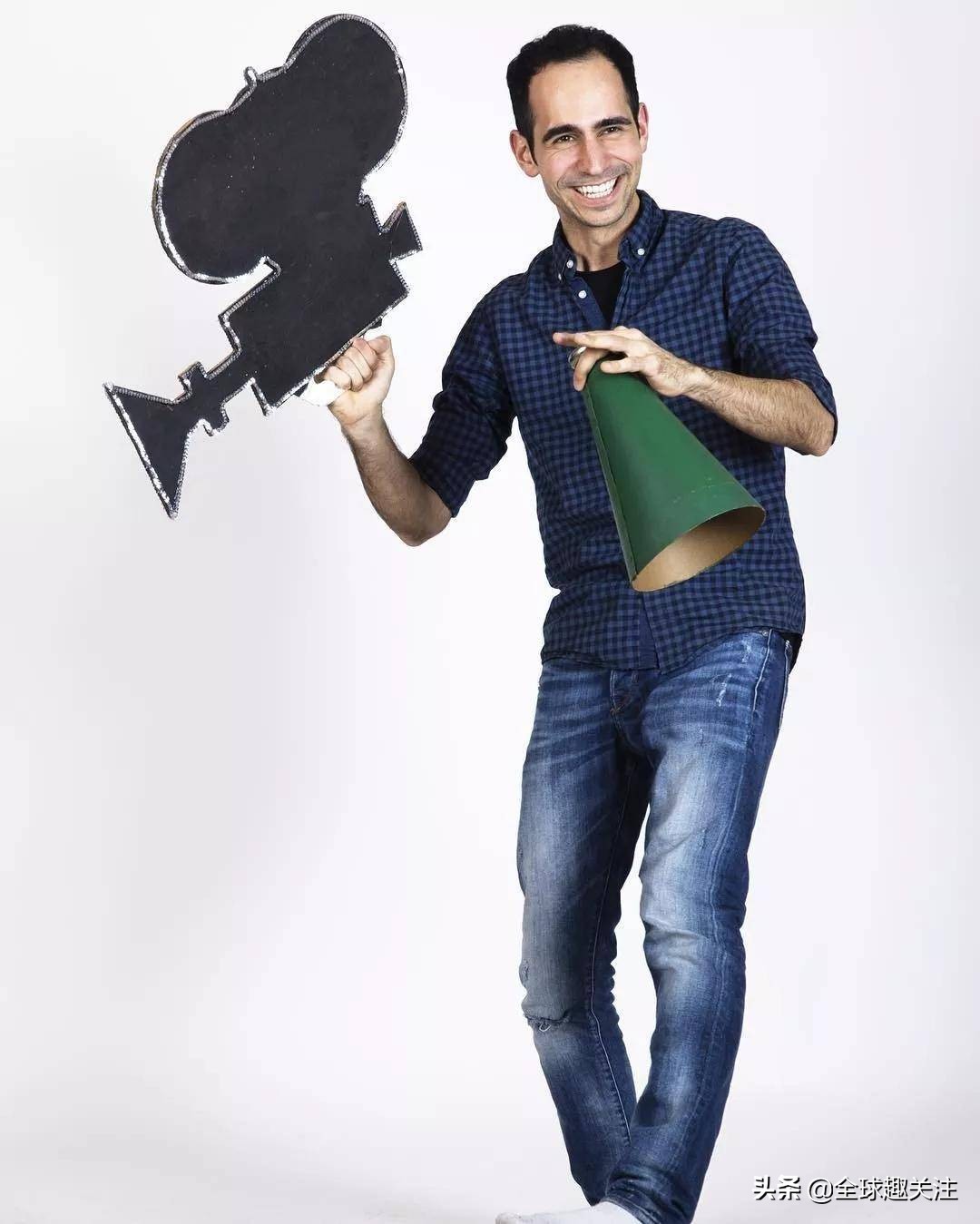 美国小哥为求婚高中初恋爆改迪士尼动画！500万网友甜哭齐送祝福