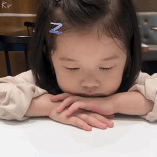 困到睡不着表情包,表情包硬是睡不着原图