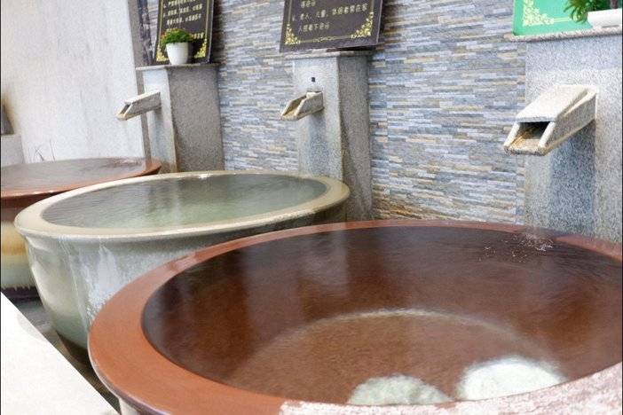 青岛-金水汤泉不到20元享浴资通票，多种泡汤桑拿休闲儿童乐园