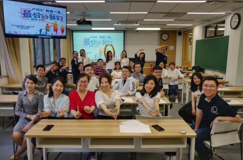 做行政好还是招生业务好,做行政要学哪些专业