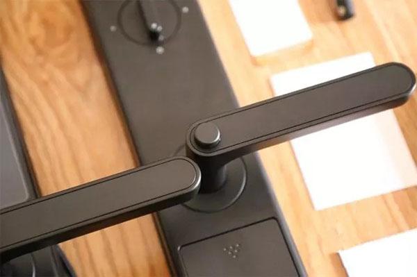 智能门锁没电了怎么办tcl,智能门锁没电了怎么更换电池