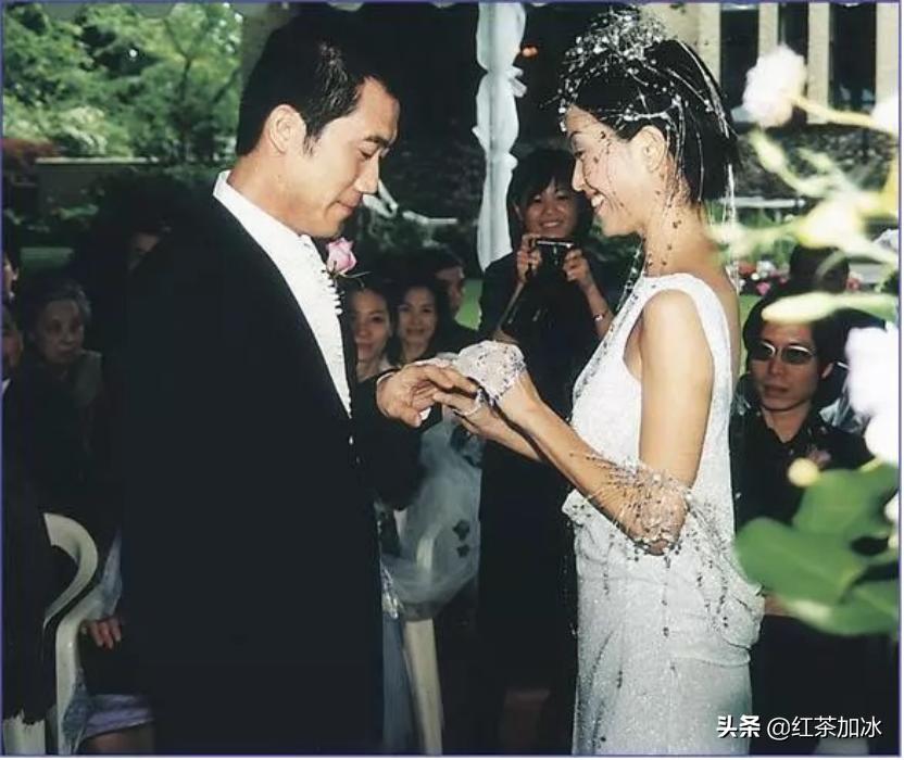 混黑帮、被咒克夫、承认当小三？“江湖女人”伍姑娘的彪悍人生