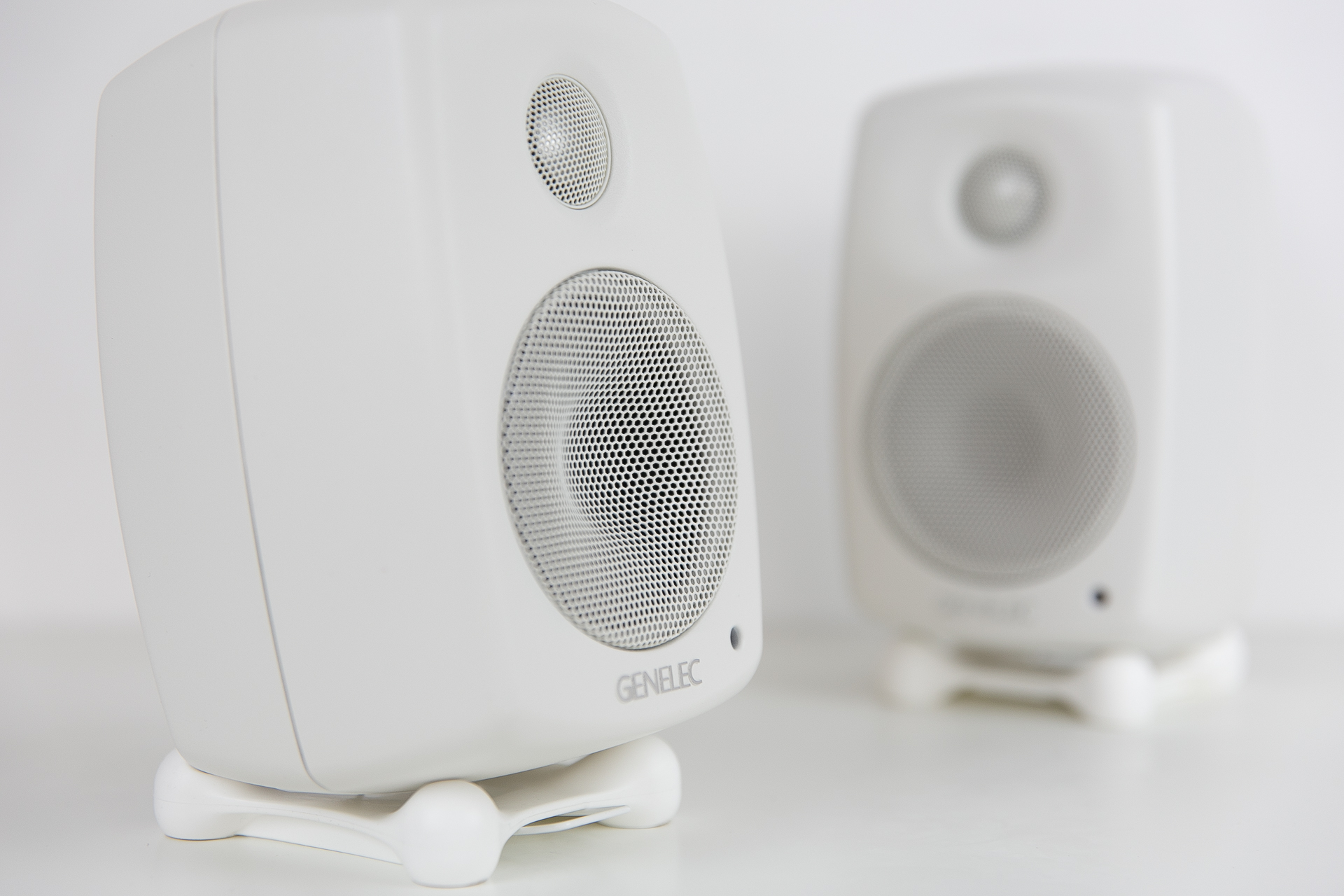 真力genelec g1 f1 立体声2.1 (genelec 真力g one g1)