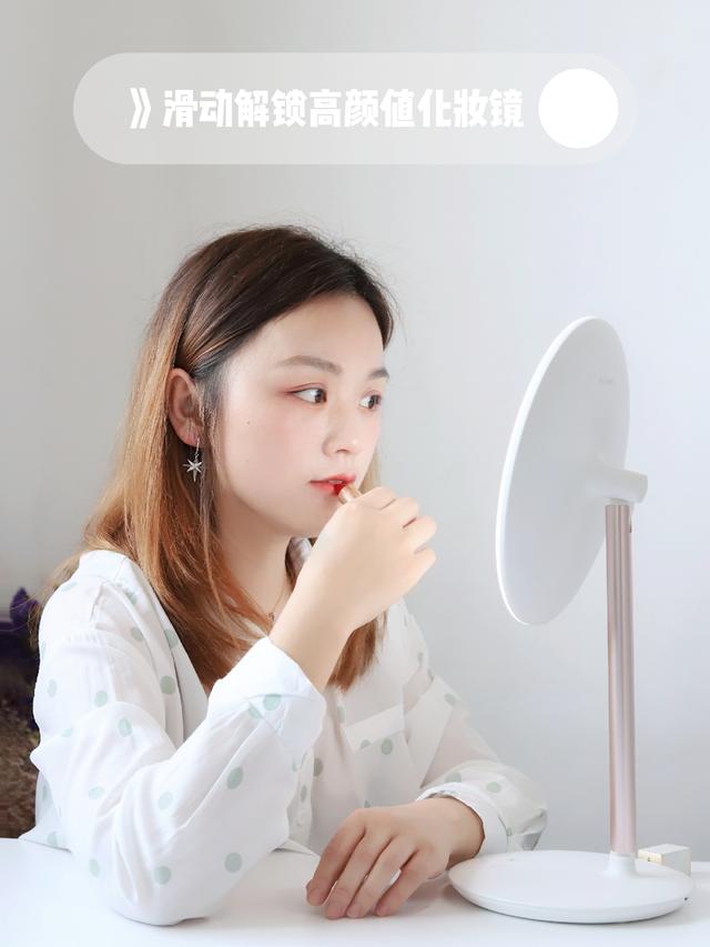 化完妆屋里看着跟外边看着不一样,在屋里化完妆一到外面就起皮卡粉