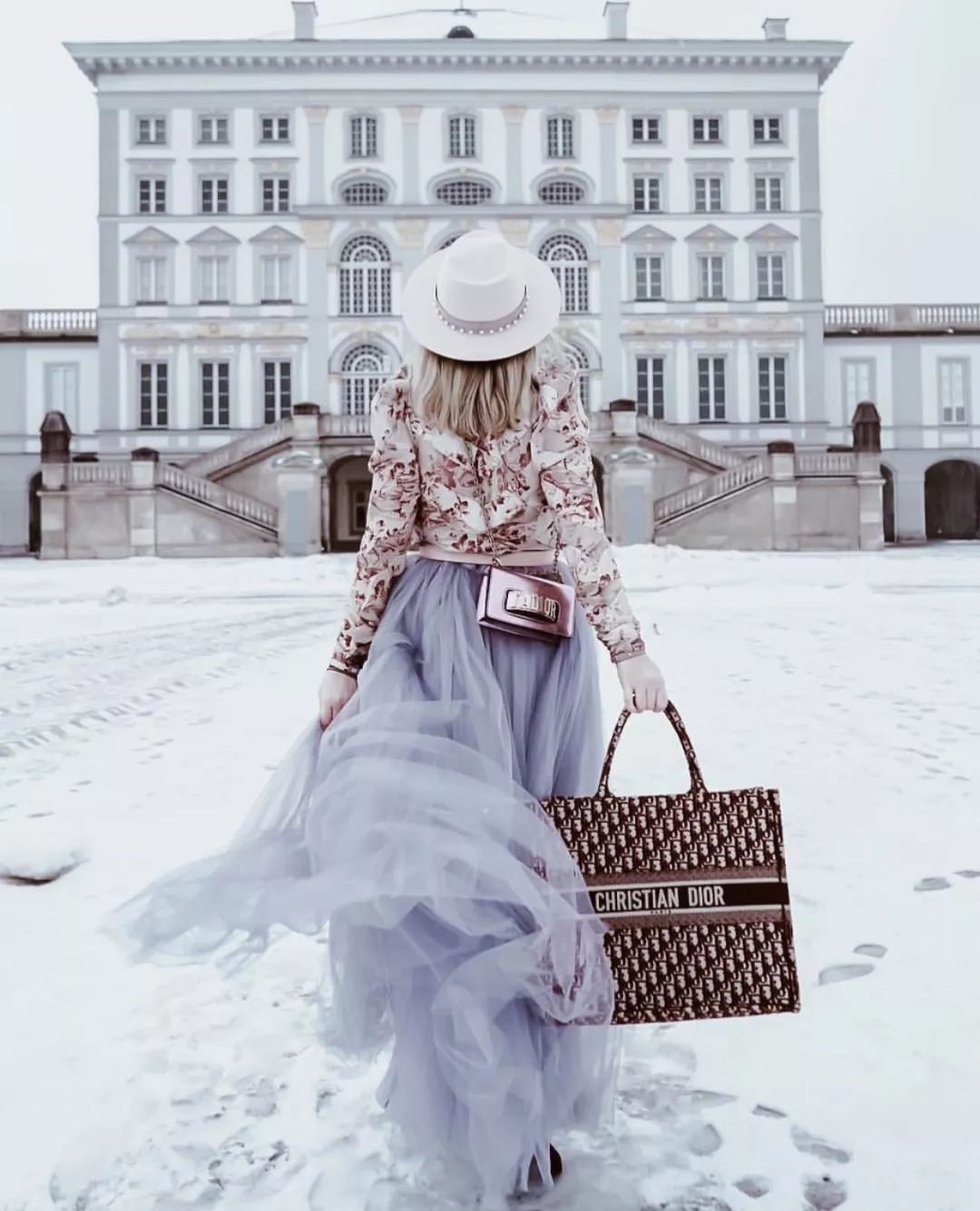 刚认识的女朋友情人节送什么礼物,情人节送四十多岁女朋友什么礼物