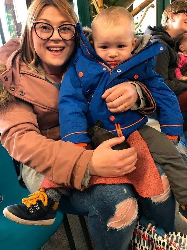 为防孩子吃太多零食，英国机智母亲买了台自动售货机回家