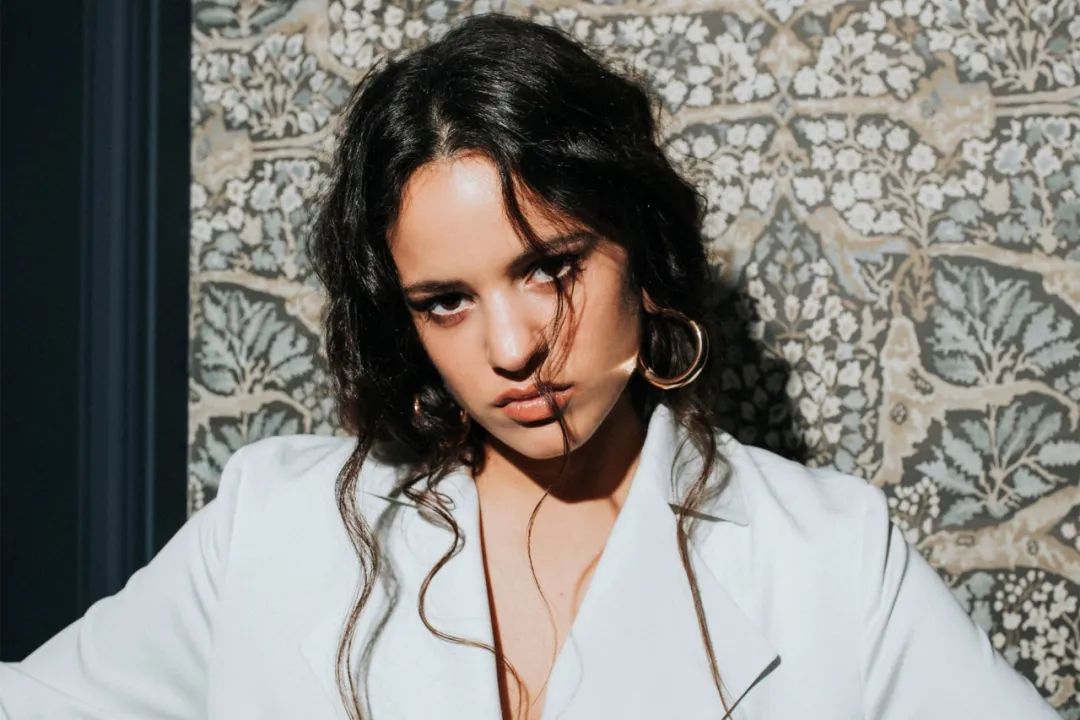 蕾哈娜同款文胸,维密大秀歌曲现场蕾哈娜