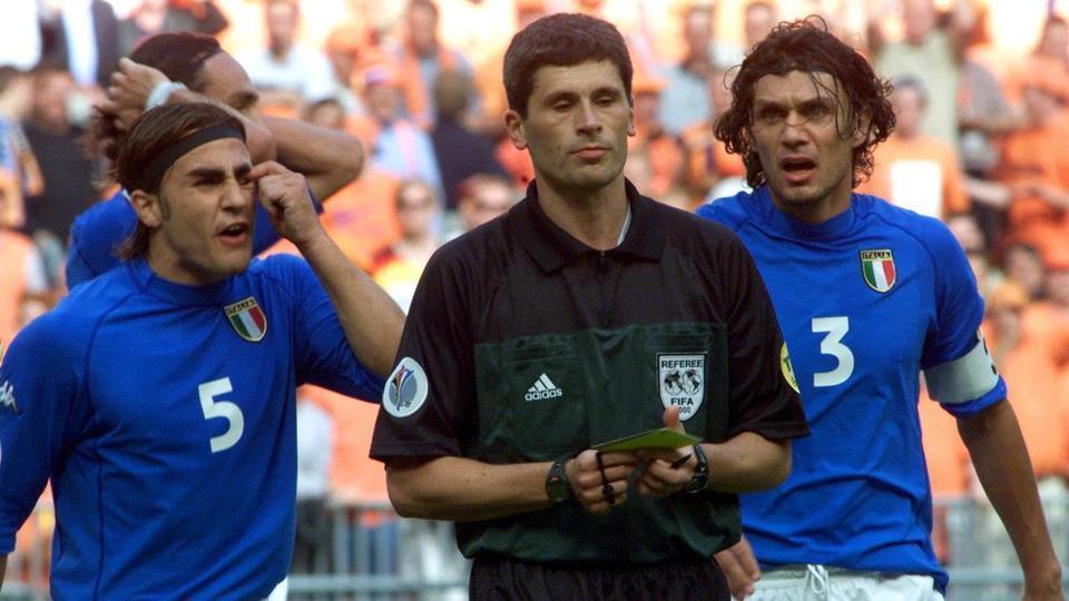 马尔蒂尼亲承续约AC米兰,致敬马尔蒂尼