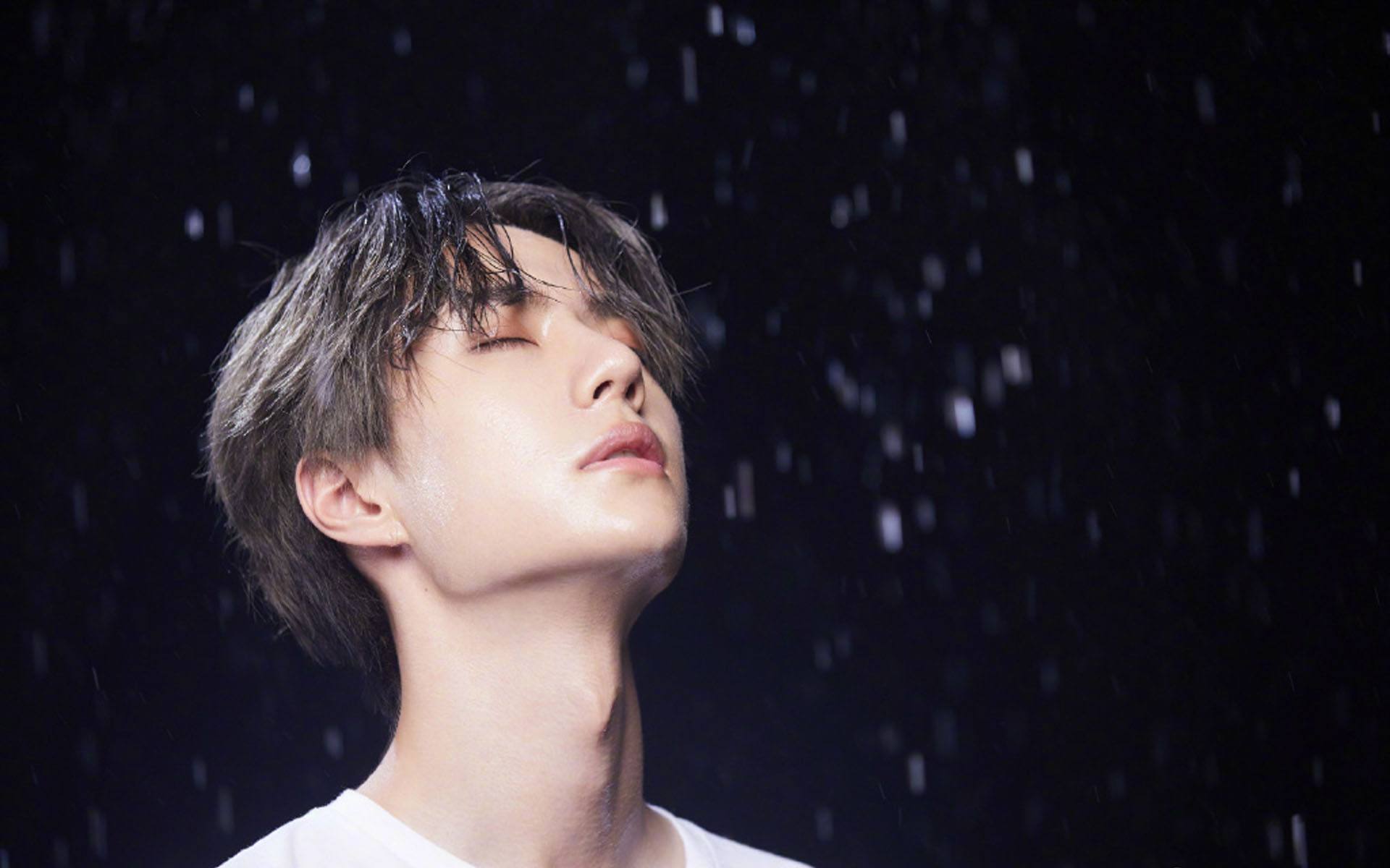 王一博迷人眼妆,王一博蓝色眼妆