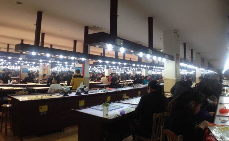 翡翠交易市场里的那些“*规则潜**”|还价意味着出价出价必须买下