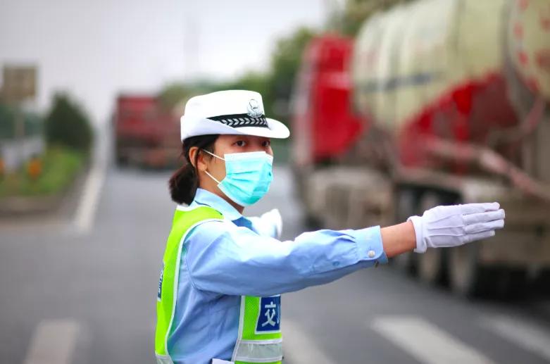 鍋囨湡鍏ㄥ競瀹夊叏鐢熶骇褰㈠娍绋冲畾,鍋囨湡骞冲畨绁ュ拰璀︽儏鍚屾瘮涓嬮檷鍥涙垚