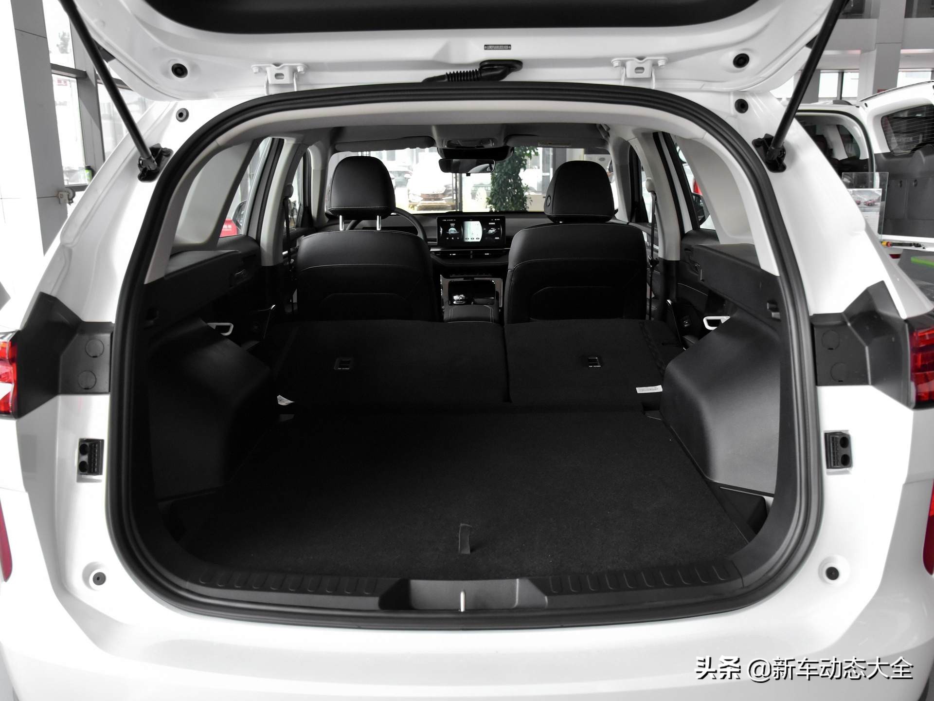 油耗6.6L的增压动力,空间加长,实惠销冠SUV,带你看哈弗H6