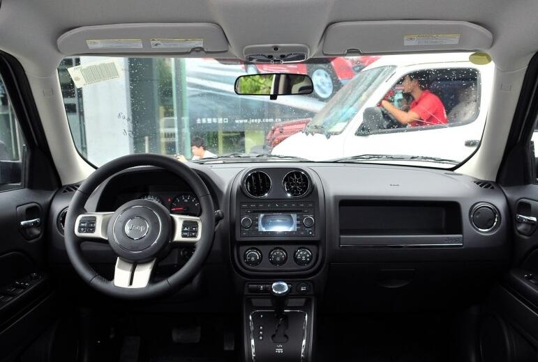 亲戚的自由客8万多卖给我，这个价格合适吗？