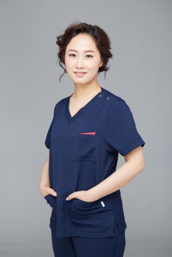 鼻子整形手术女医生,鼻整形女