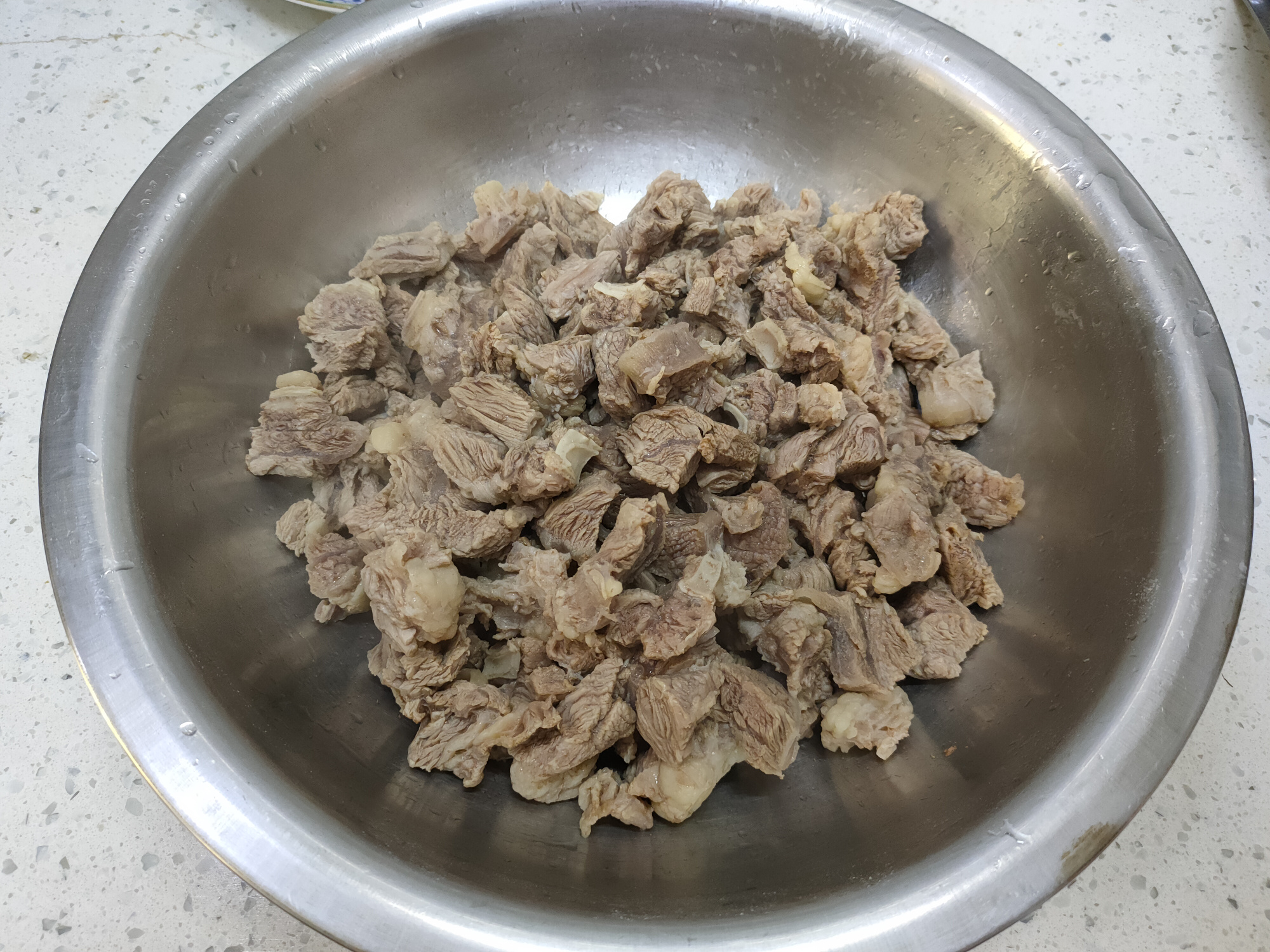 炖牛腩怎样不油,炖牛腩怎么不缩水