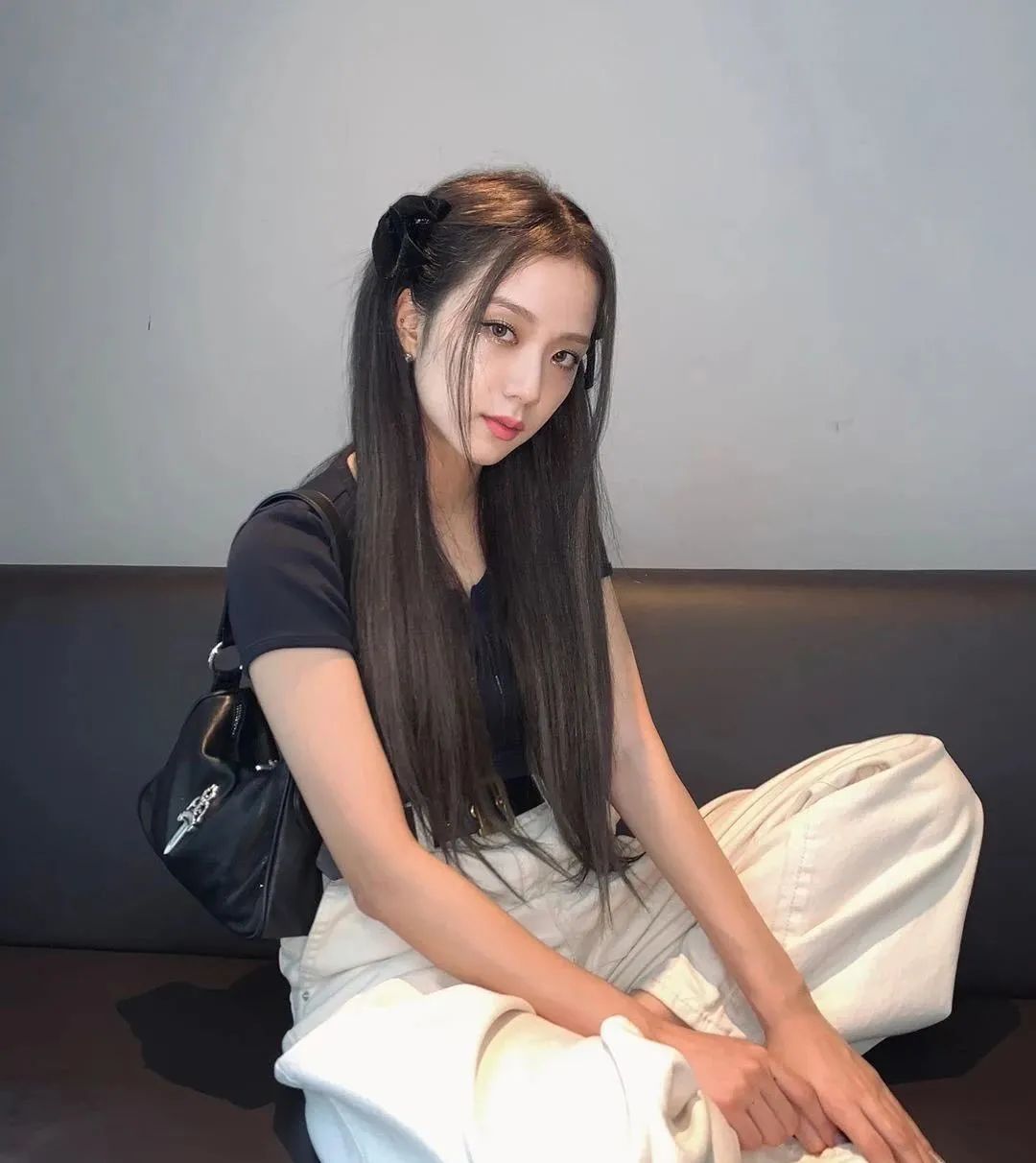 虞书欣说蝴蝶结是她的标志,虞书欣戴发箍