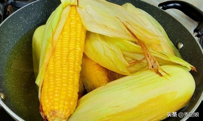 煮玉米水要不要没过,煮玉米只加清水