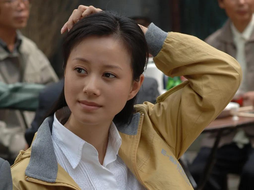 倪虹洁人到中年,42岁倪虹洁美丽依旧