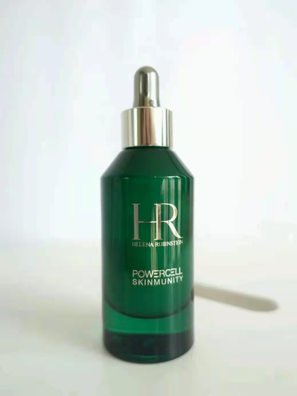 赫莲娜和海蓝之谜哪个档次高一点,赫莲娜和海蓝之谜什么档次