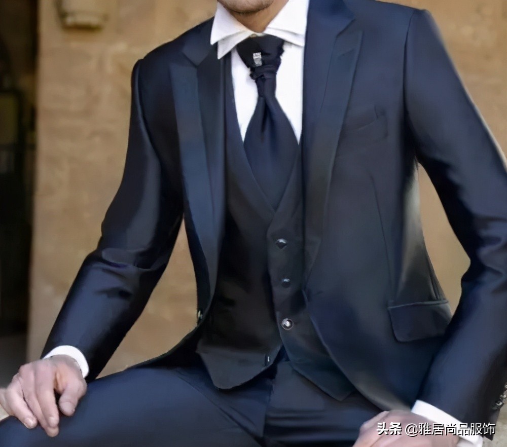 灰色西服,最毁西装的三大原因
