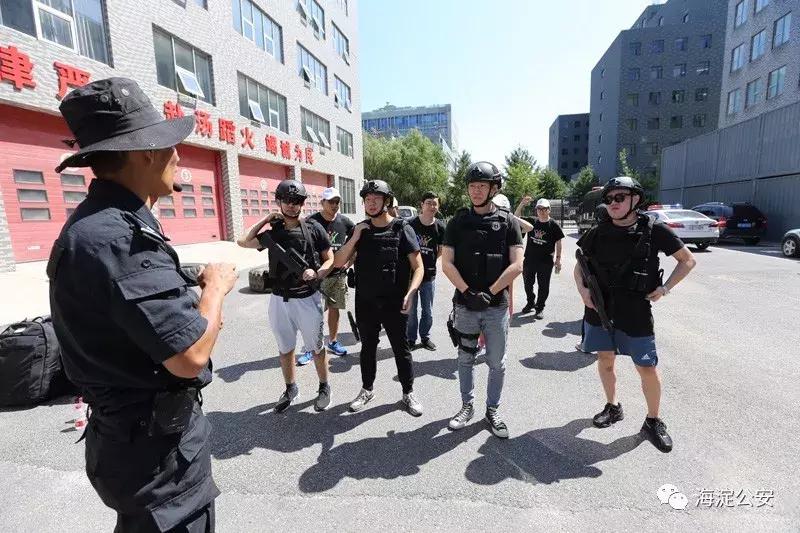 特警训练遭群众围观,特警魔鬼式训练