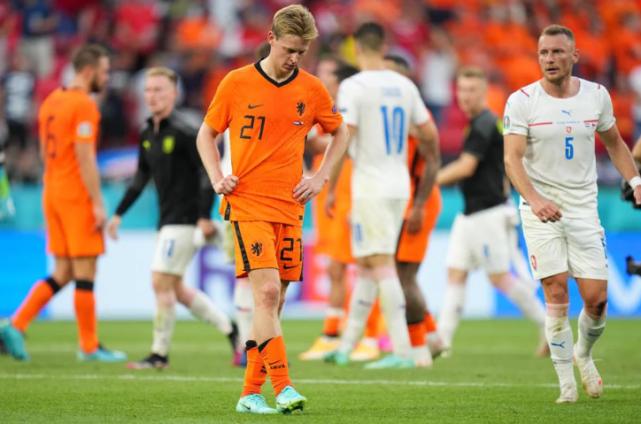 德里赫特红牌改变战局,荷兰队德里赫特失误
