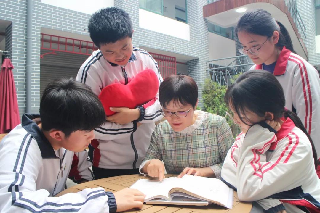 “高光”下的南京十三中换帅