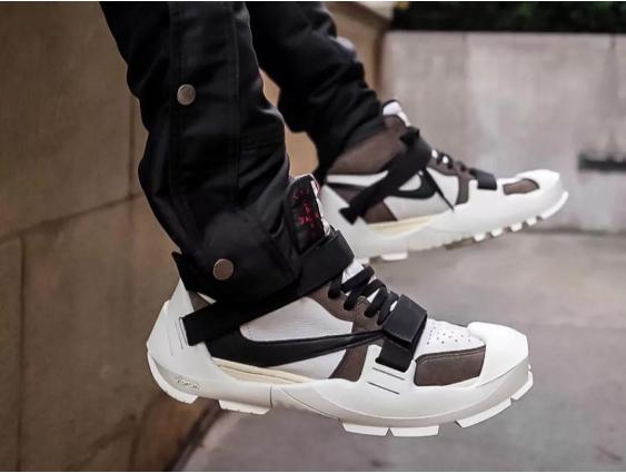 有许多配件的球鞋,如何让你的球鞋看起来更高级