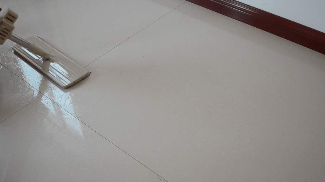 地板清洁不易沾灰,地板老是有灰尘怎么拖才干净