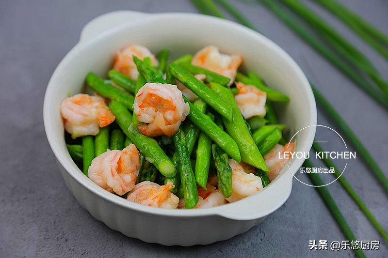 虾和什么素菜炒比较清淡,天气热吃什么虾比较好吃